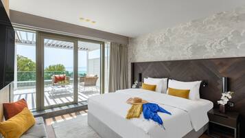 Premium suite | 1 bedroom, premium bedding, minibar, in-room safe