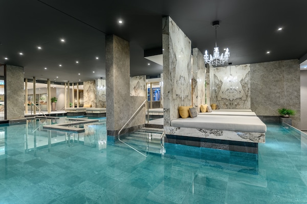 Indoor spa tub