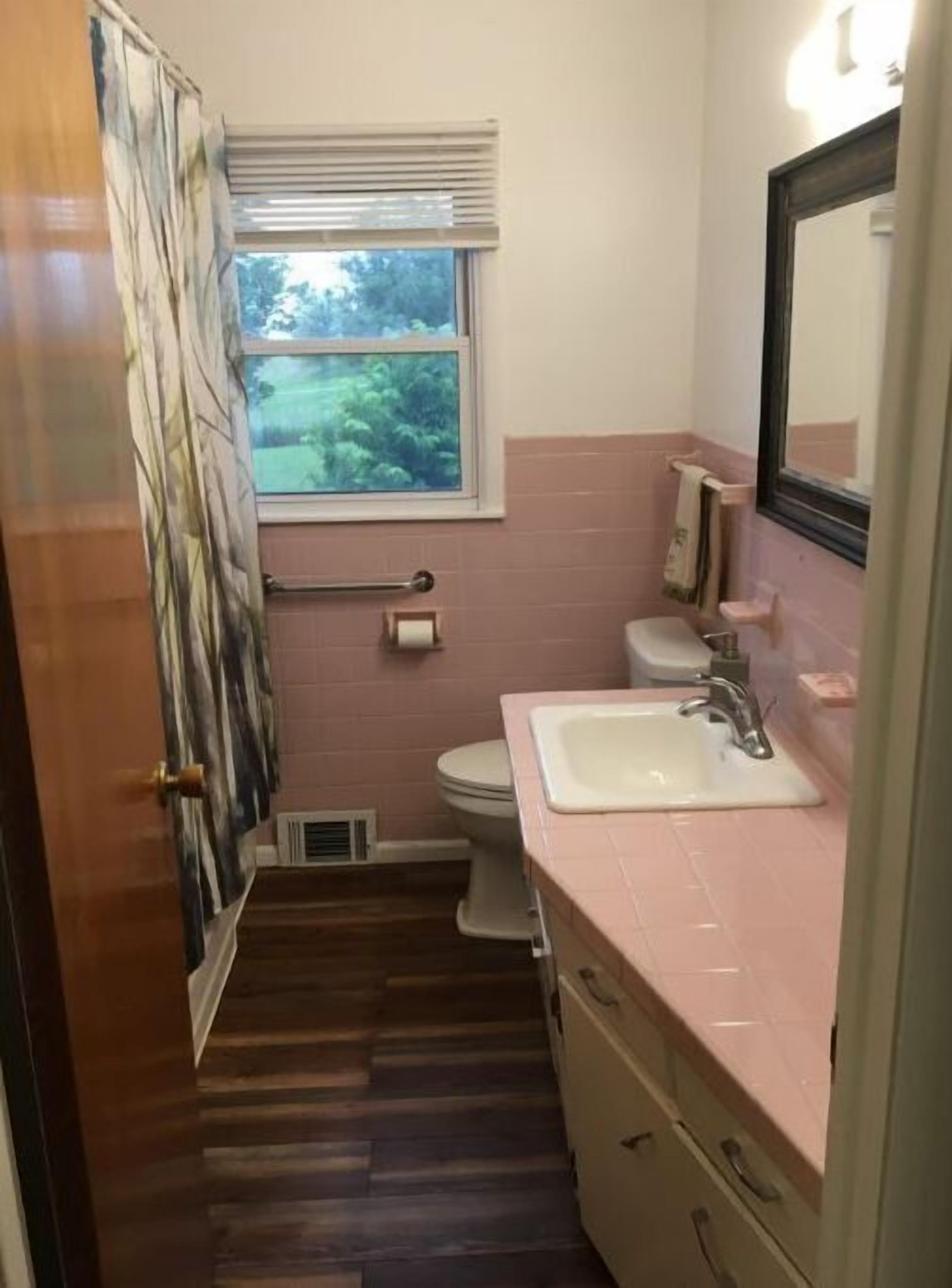 Cozy 2 bedroom house at the base of the Black Hills in Rapid City.