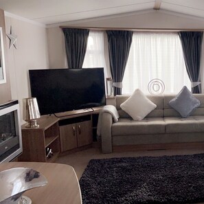 Living area - Remarkable 3-bed Caravan, Direct Beach Access (Skegness)