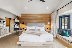 1 habitación, tabla de planchar con plancha, wifi y ropa de cama 