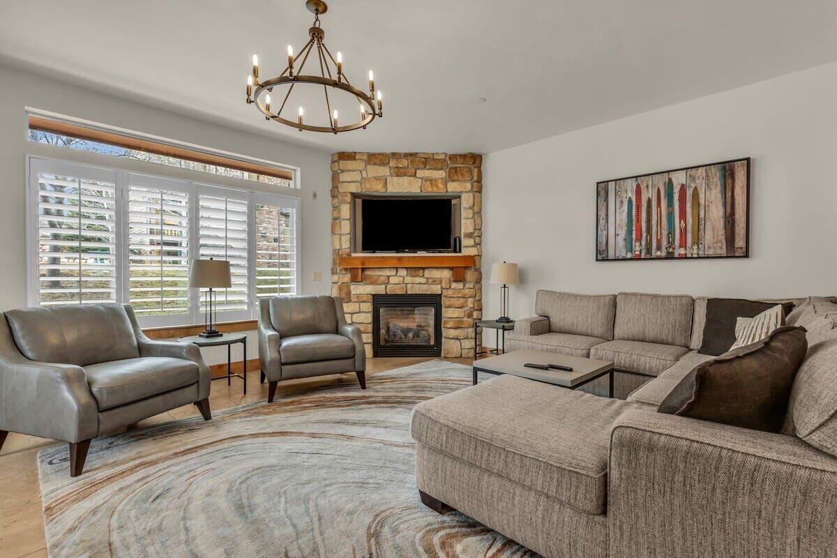 4BR Townhome by Olympic Park