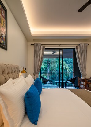 Habitación Deluxe doble, 1 cama de matrimonio grande | Ropa de cama de alta calidad, edredones de plumas, minibar y caja fuerte