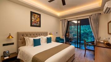 Deluxe Double Room, 1 King Bed | Premium bedding, down duvets, minibar, in-room safe