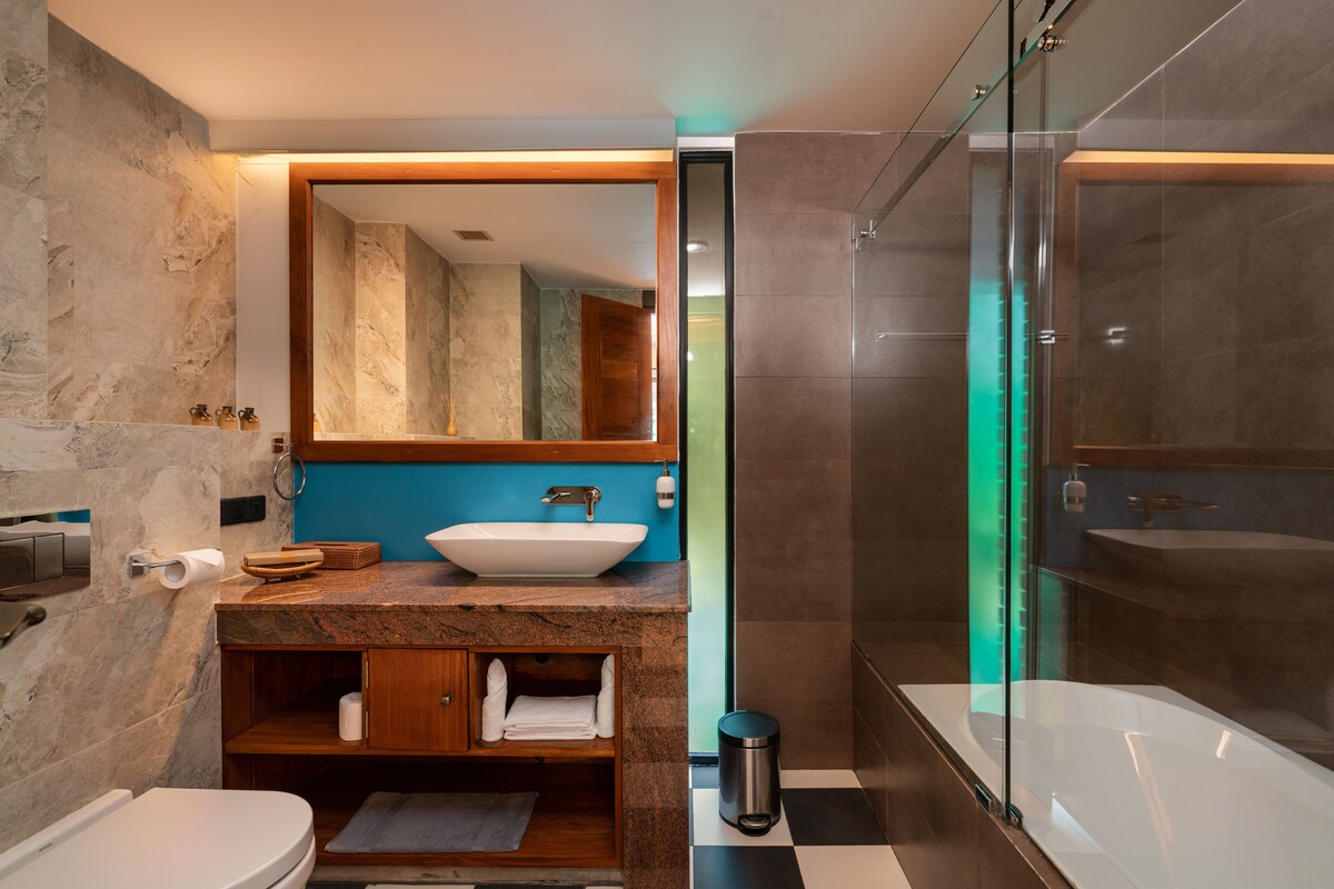 Superior Triple Room | Bathroom | Free toiletries, hair dryer, bathrobes, slippers - Moksha at Kitulgala Rainforest Boutique (Kithulgala)