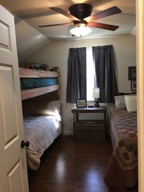 3 bedrooms, free WiFi, bed sheets