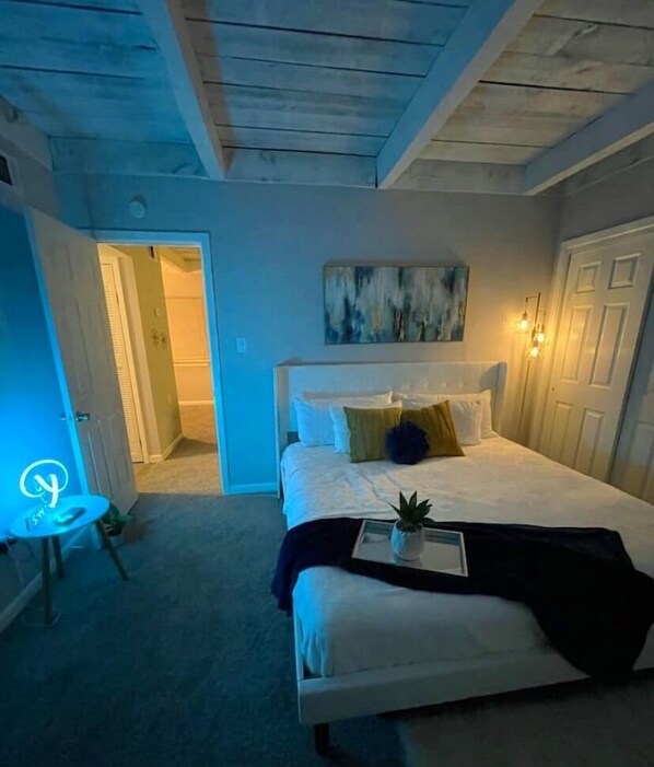 1 bedroom, desk, iron/ironing board, free WiFi - Cozy Beach Loft Walking Distance To The Beach! 🏖️ (Gulfport)