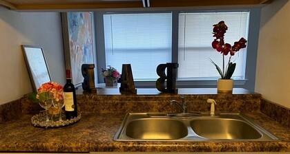 Cozy Beach Loft Walking Distance To The Beach! 🏖️