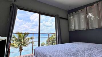 5 habitaciones, tabla de planchar con plancha y ropa de cama