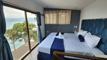5 bedrooms, iron/ironing board, bed sheets