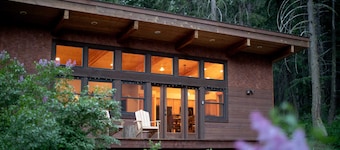 Horseman’s Hideaway 2 bedroom cabin - dogs welcome