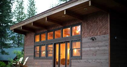 Horseman’s Hideaway 2 bedroom cabin - dogs welcome