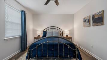 2 bedrooms, iron/ironing board, WiFi, bed sheets