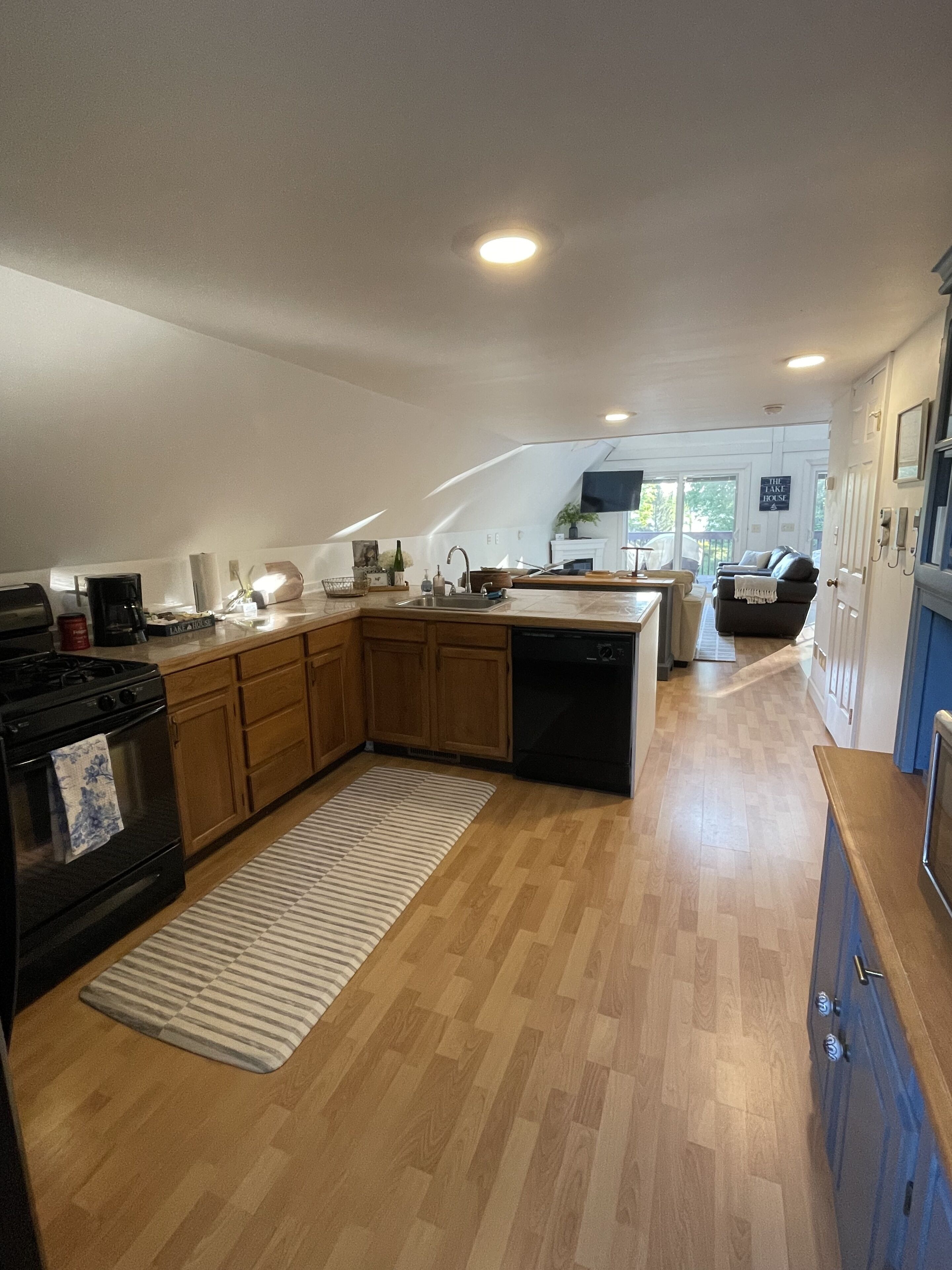 East Side 4 Bdrm on Skaneateles Lake, firepit, paddle boards, 5 miles to village