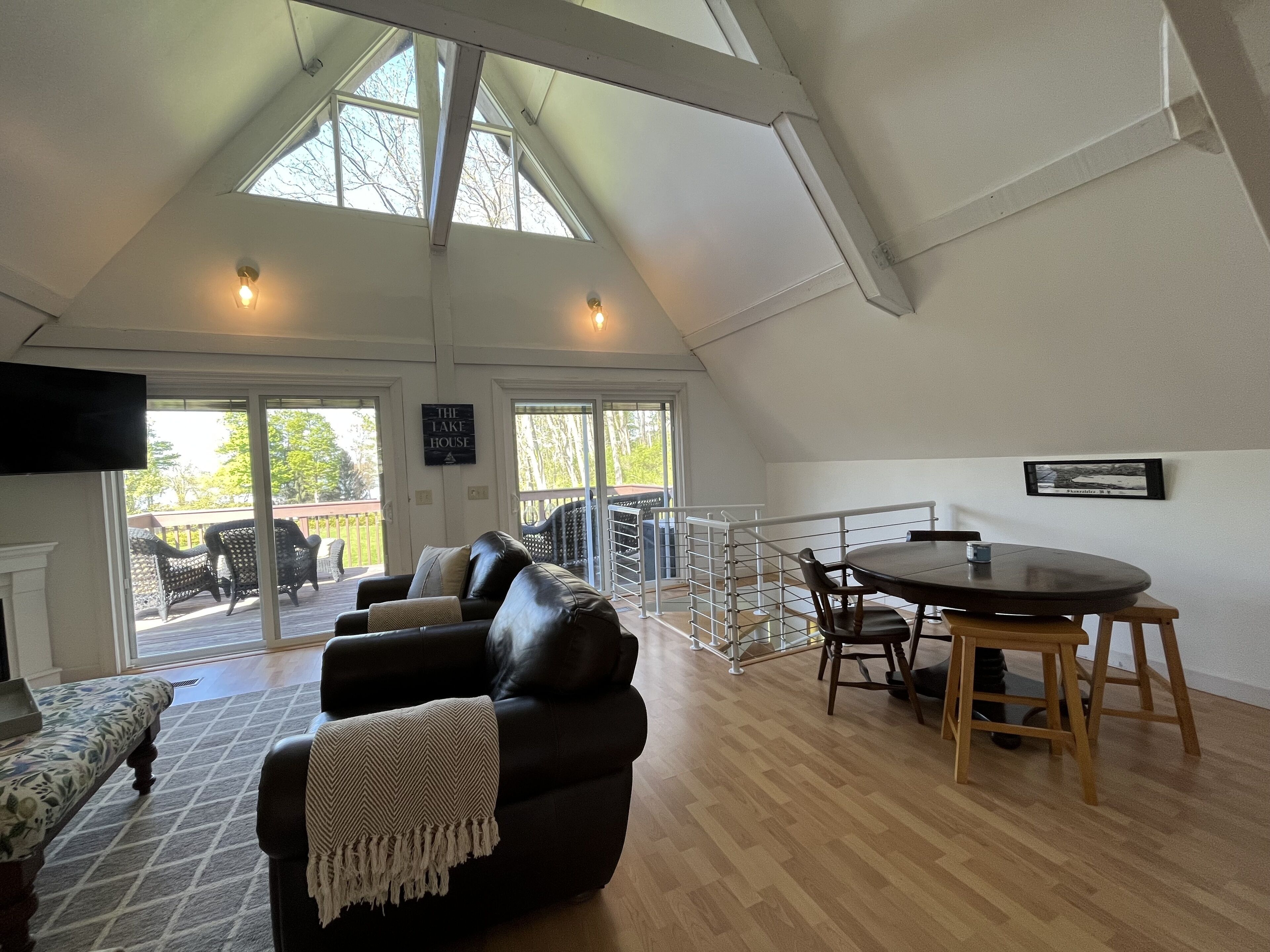 East Side 4 Bdrm on Skaneateles Lake, firepit, paddle boards, 5 miles to village