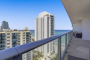 Property grounds - Chic 2BDR/2BA Water Front in Hyde Beach (Hollywood)