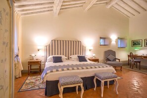 12 bedrooms, iron/ironing board, free WiFi, bed sheets - VILLA BRUNELLO - Luxury Country Retreat 10 minutes to Montalcino (Montalcino)