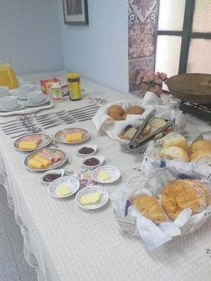 Desayuno continental incluido todos los días