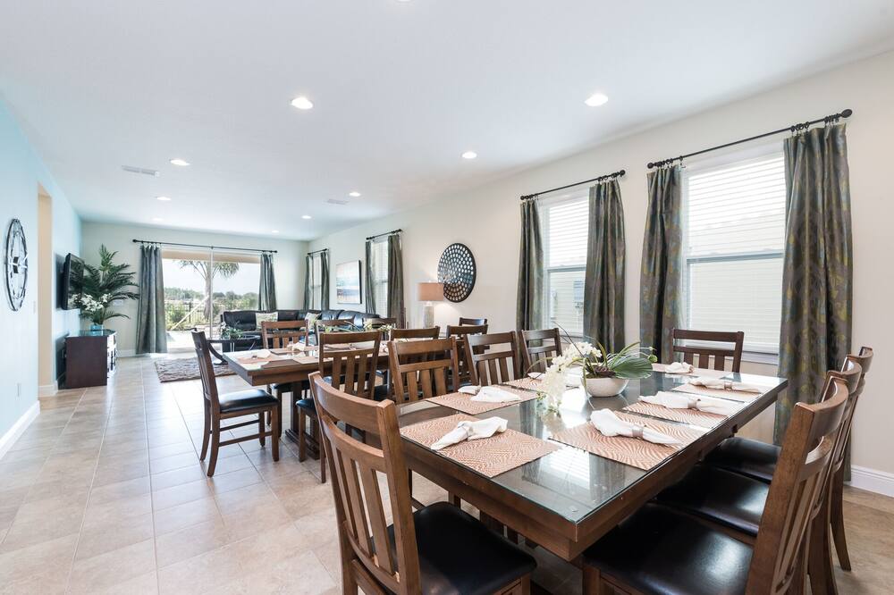 Modern|Spacious|10br|Sleeps 20|10mintoDisney|PrivatePool|Villa