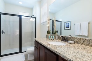 Jetted tub, hair dryer, towels, soap - Modern|Spacious|10br|Sleeps 20|10mintoDisney|PrivatePool|Villa (Kissimmee)