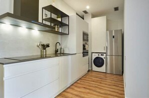 Fridge, microwave, dishwasher, coffee/tea maker