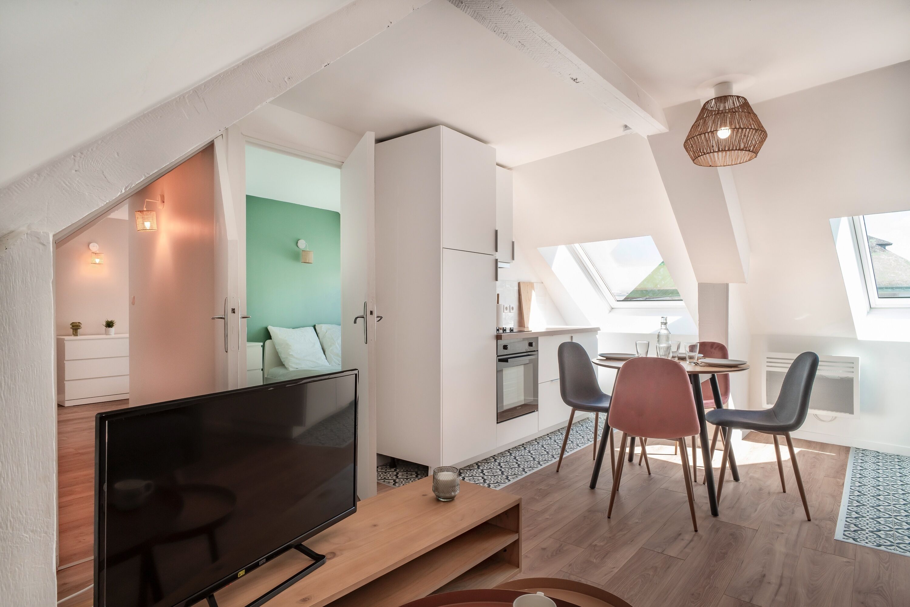 Le Youri - Two Bedroom Apartment, Sleeps 4
