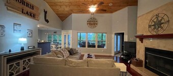 NEW LISTING! 5Bed 3Bath Lakefront Retreat, 2 slip dock, sun deck & slide!