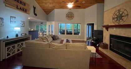 NEW LISTING! 5Bed 3Bath Lakefront Retreat, 2 slip dock, sun deck & slide!