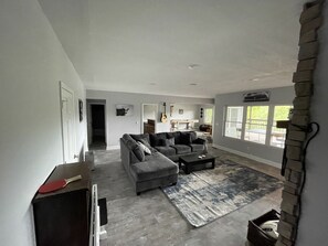 Smart TV, DVD player, table football, ping pong - NEW LISTING! 5Bed 3Bath Lakefront Retreat, 2 slip dock, sun deck & slide! (LaFollette)