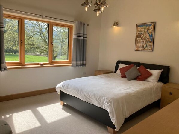 4 bedrooms, desk, iron/ironing board, travel cot