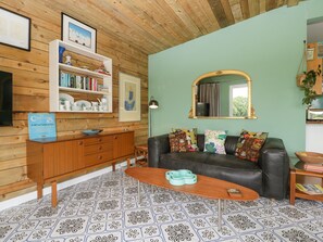 Cottage | Interior - Lulu Logs (Bristol)