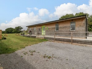 Cottage | Exterior - Lulu Logs (Bristol)