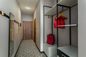 Quarto triplo premium | Cofres nos quartos, individualmente decorados