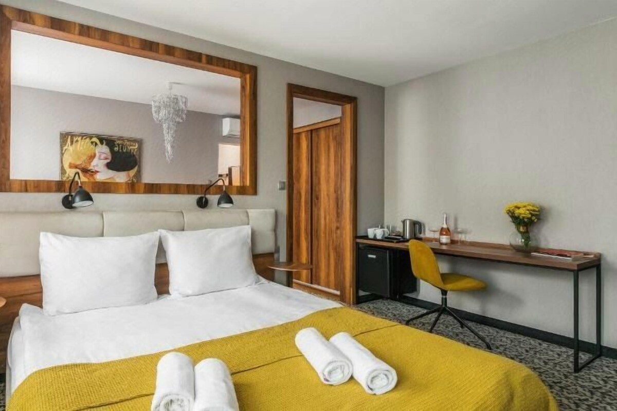 In-room safe, iron/ironing board, free WiFi, individually decorated