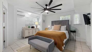 1 slaapkamer, een strijkplank/strijkijzer, wifi, beddengoed