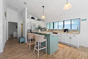 Fridge, microwave, stovetop, dishwasher