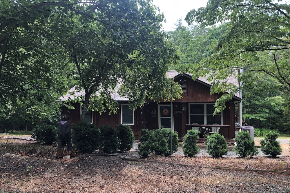 Private house on Leesville Lake