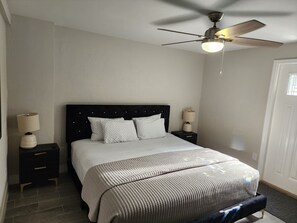 2 bedrooms, WiFi - Royal Palm flat (Naples)