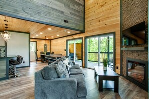 TV connectée, cheminée, table de tennis de table