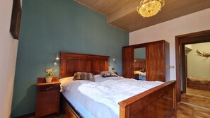 2 bedrooms, bed sheets