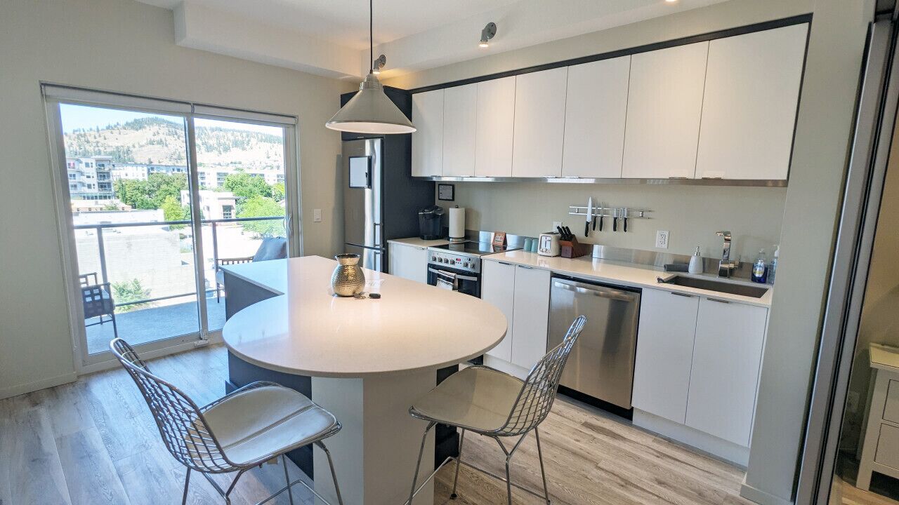 Peaches and Beaches Downtown Kelowna