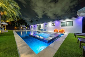 Pool - Luxury Villa in Miami Near Beaches (Miami)