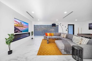 TV, fireplace, offices - Luxury Villa in Miami Near Beaches (Miami)