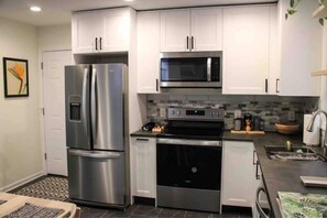 Private kitchen - Modern live/work/art/hike space close to downtown (Roanoke)