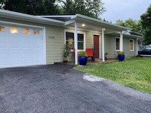 Exterior - Modern live/work/art/hike space close to downtown (Roanoke)