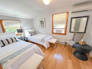 3 habitaciones, escritorio, tabla de planchar con plancha y wifi gratis