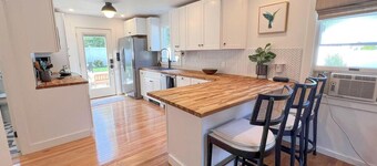 COZY 3 BR/2 BA CAPE COD IN QUIET NEIGHBORHOOD. CLOSE TO OB CENTER AND LAGOON.