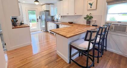 COZY 3 BR/2 BA CAPE COD IN QUIET NEIGHBORHOOD. CLOSE TO OB CENTER AND LAGOON.