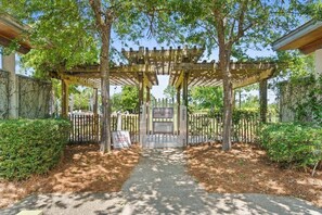 Property grounds - Pet-Friendly Windmark Beach, Resort Pools, FREE Golf Cart Access (Port St. Joe)