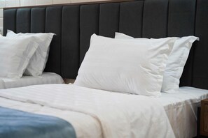 In-room safe, blackout curtains, iron/ironing board, free WiFi - Vatan Plaza (Tashkent)
